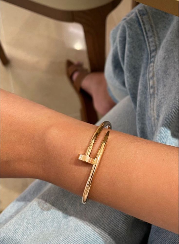 Clavo cartier (significado de fuerza y seguridad)