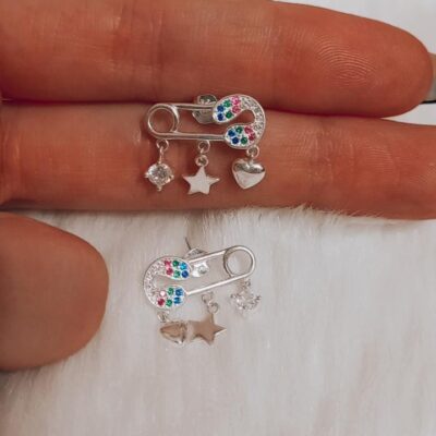 Alfiler de gancho  de plata pasante con dijes