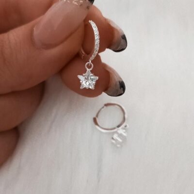 Argolla de plata y micropiedras con estrella