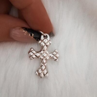 Dije de plata inflada Cruz labrada