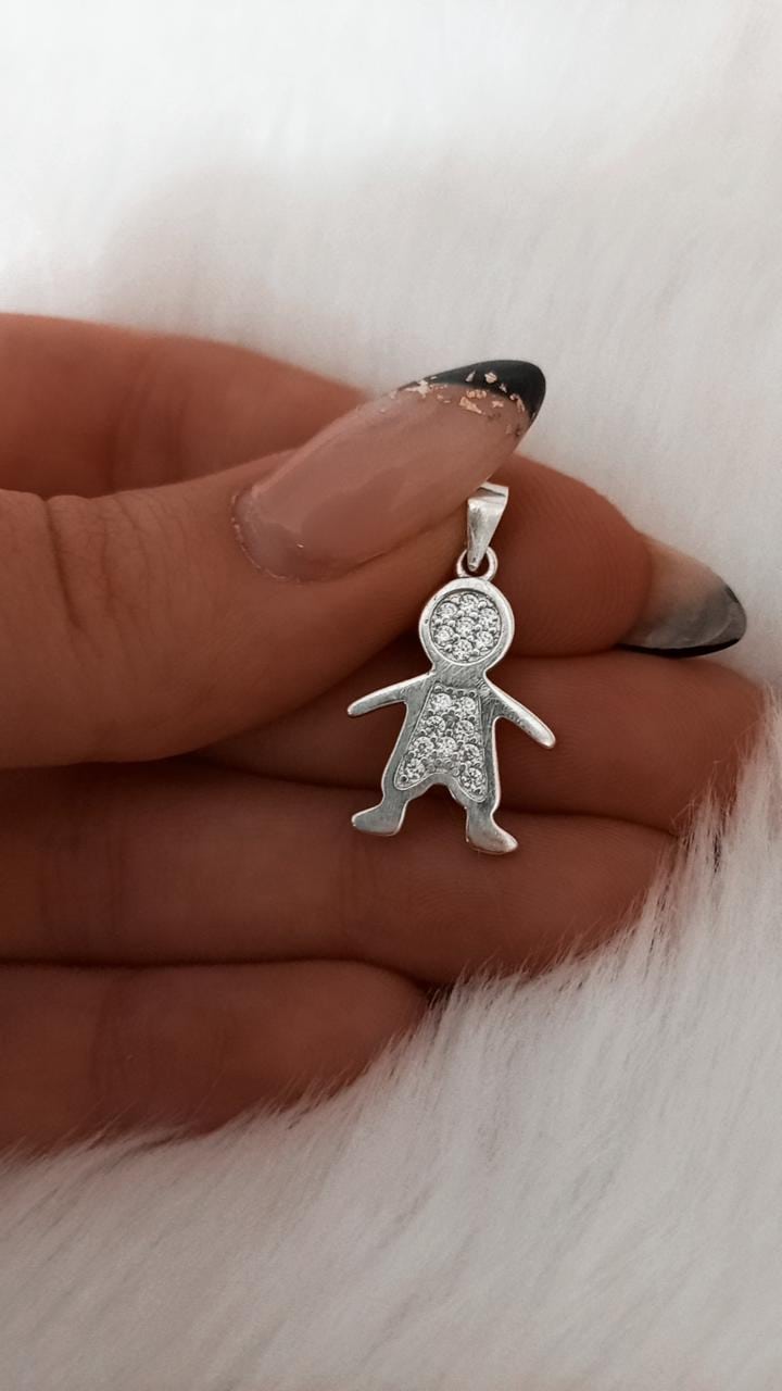 Dije de plata Niño con micropiedras