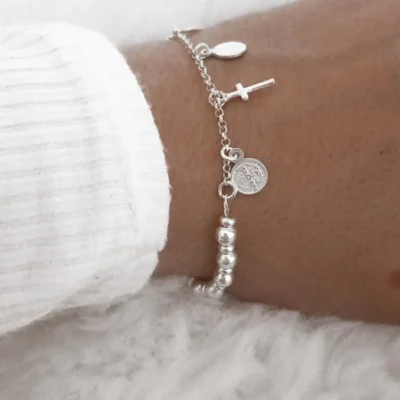 Mitad bolones mitad religiosa