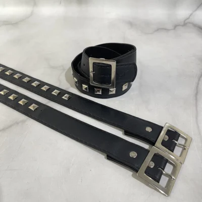 Cinto con tacha cuadrada